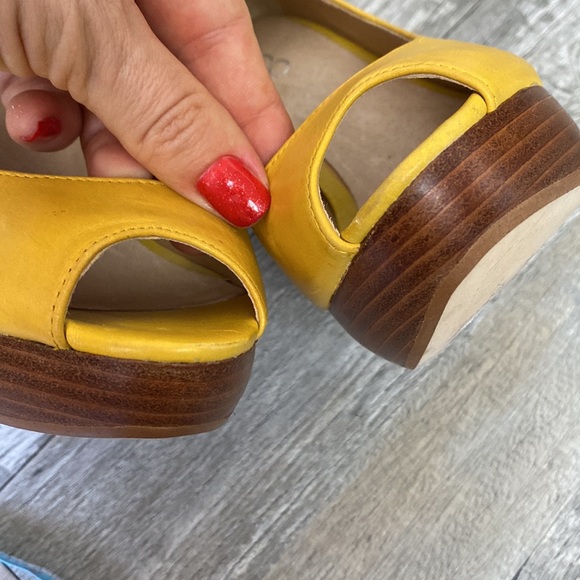 ✨4🛒 $20 ✨ Aldo Yellow Peep Toe Leather Platform Pumps Heels Sz. 36 EC 5" - Picture 11 of 14
